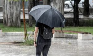Καιρός: Βροχές σήμερα την Κυριακή – Αλλάζει το σκηνικό από Δευτέρα