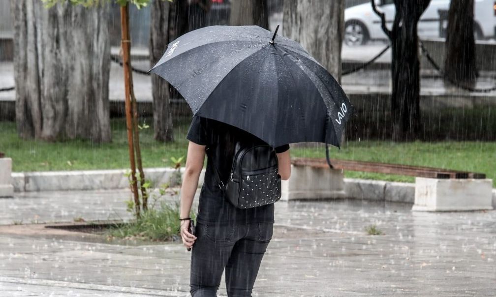 Καιρός: Βροχές σήμερα την Κυριακή – Αλλάζει το σκηνικό από Δευτέρα