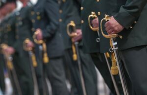 Υπουργείο Εθνικής Άμυνας: Δεν αποστρατεύονται οι αντισυνταγματάρχες που δεν έχουν αποφοιτήσει τη Σχολή Πολέμου