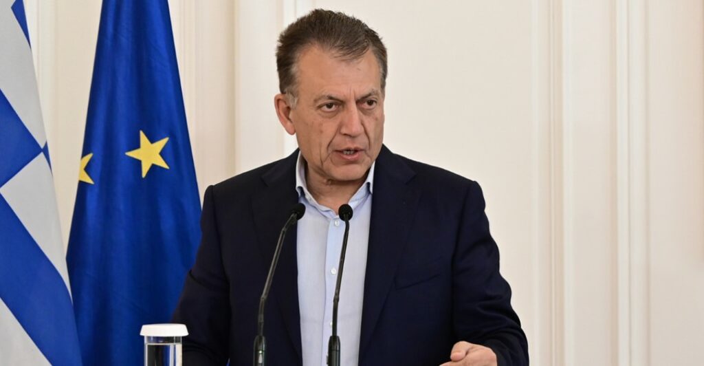 Γ. Βρούτσης: Επέστρεψε εσπευσμένα στην Αθήνα μετά το πολύνεκρο δυστύχημα στη Ρουμανία