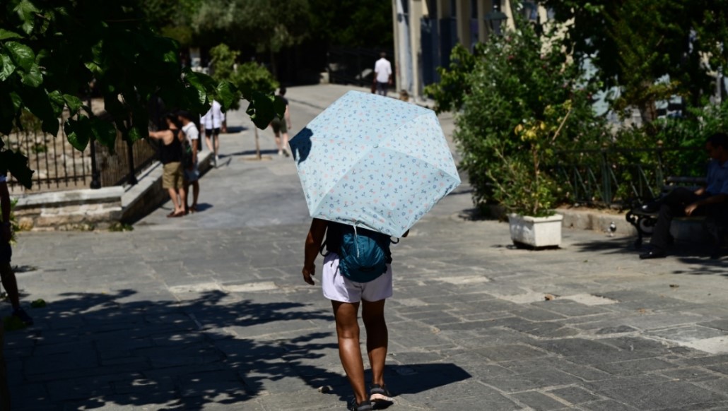 Καιρός: Θερμή εισβολή με 38άρια και μπόρες στα βόρεια - Η πρόγνωση για το τριήμερο του Αγίου Πνεύματος