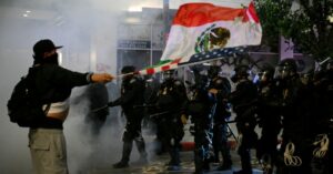 CNN: Τι θα συμβεί στην Καλιφόρνια μετά τα άγρια επεισόδια για τους μετανάστες - Γιατί ο Τραμπ επιμένει να στείλει τον στρατό