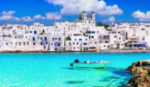 Τουρίστες με χαμηλό budget και κρουαζιέρες «μιας στάσης» φέρνουν τουριστική καθίζηση