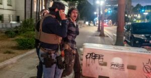 Ταραχές στο Λος Άντζελες: Σε ισχύ απαγόρευση κυκλοφορίας - «Θα απελευθερώσω την πόλη» λέει ο Τραμπ