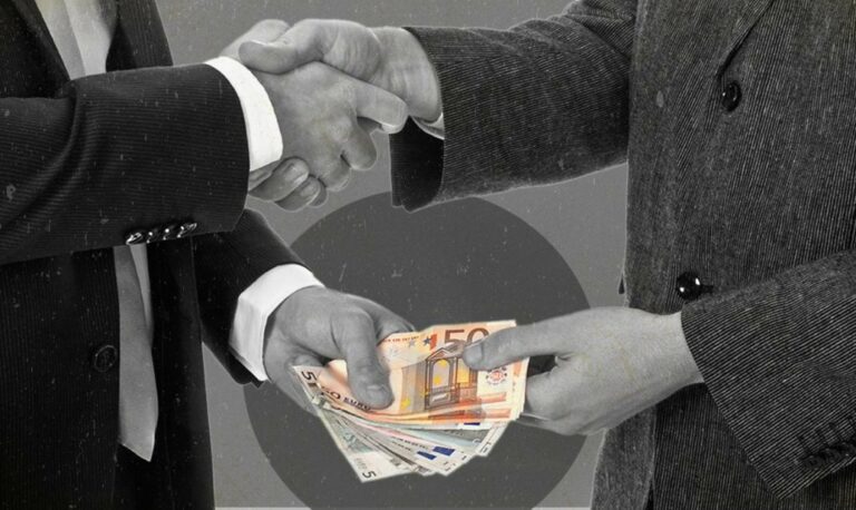 Δύο πολύ γνωστοί παράγοντες της επιχειρηματικής ζωής που σχετίζονται και με τον ευρύτερο δημόσιο τομέα, στο κάδρο των Αρχών, για μίζες, νταραβέρια, επιστροφές από προμήθειες και αναθέσεις, εκτεταμένη φοροδιαφυγή και ξέπλυμα!