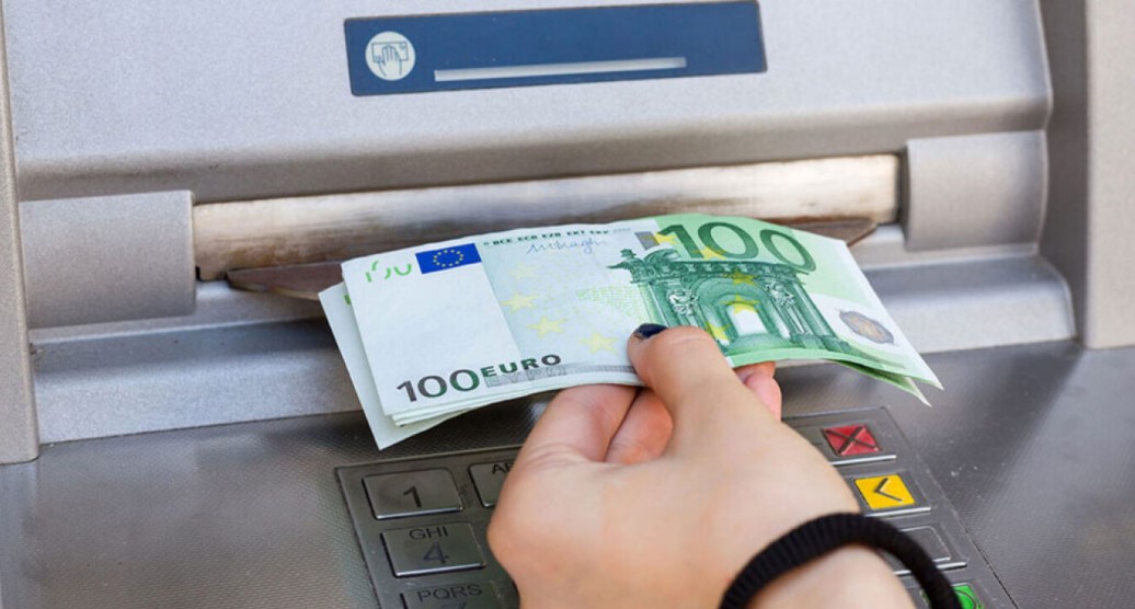 ΟΠΕΚΑ: Ποιοι δικαιούνται επίδομα έως 3.500 ευρώ