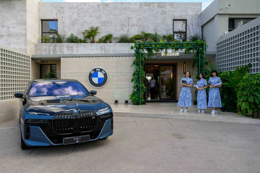 The BMW Oikos: Καινοτομία και πολυτέλεια με φόντο την Αθηναϊκή Ριβιέρα