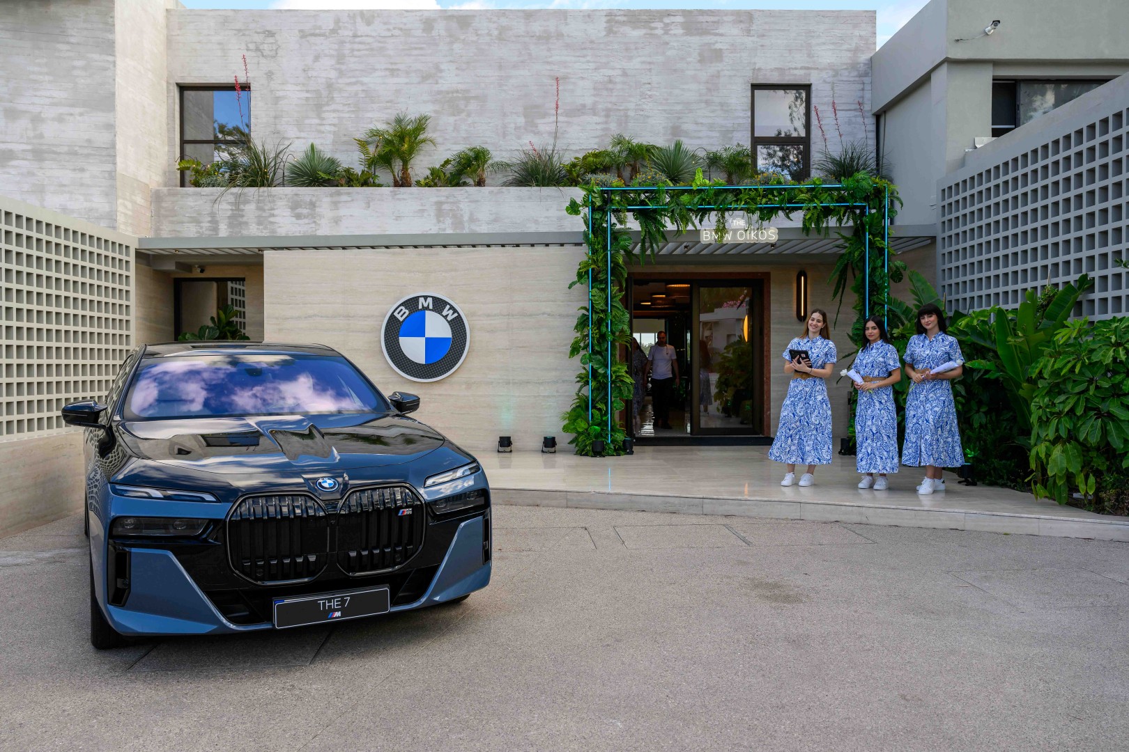 The BMW Oikos: Καινοτομία και πολυτέλεια με φόντο την Αθηναϊκή Ριβιέρα