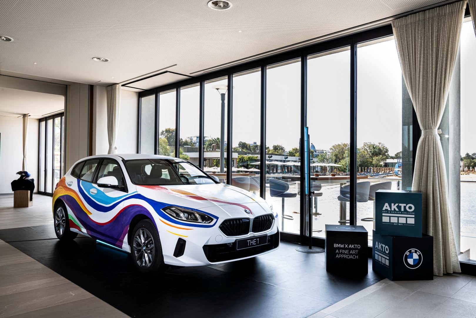 The BMW Oikos: Καινοτομία και πολυτέλεια με φόντο την Αθηναϊκή Ριβιέρα