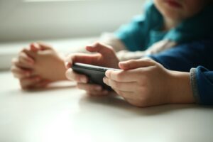 Έκθεση-καμπανάκι: Τα social media απειλούν την ψυχική υγεία των παιδιών