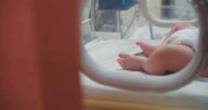 Πάρος: Απολογείται σήμερα η μητέρα του βρέφους που βρέθηκε νεκρό - Τα σενάρια που εξετάζονται
