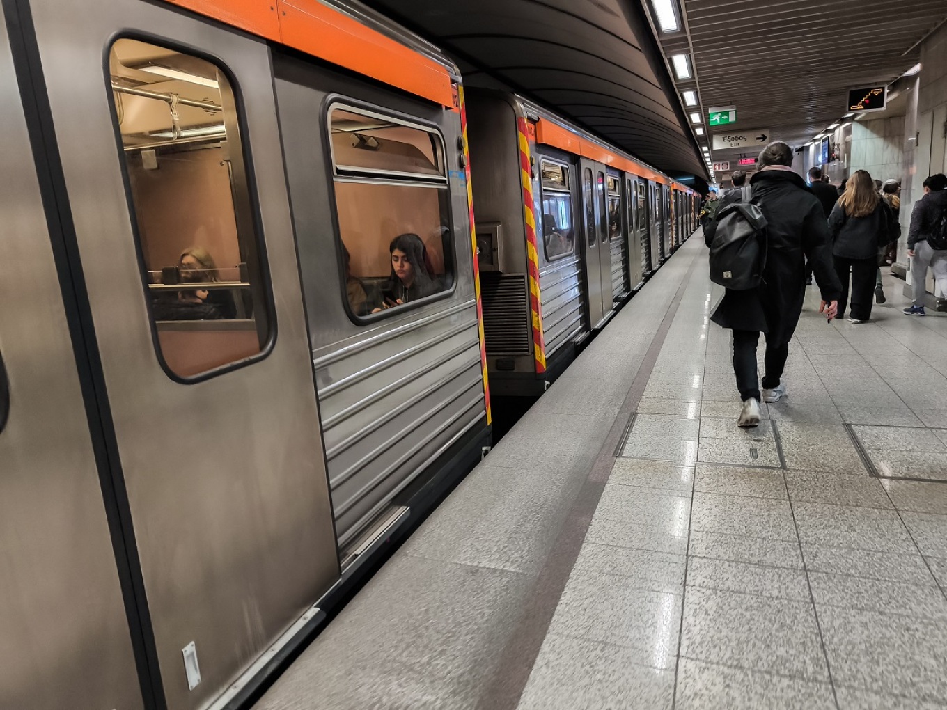 Νεκρός άνδρας που έπεσε στις γραμμές του Μετρό στο Σύνταγμα - Αλλαγές στην κυκλοφορία στη Γραμμή 3