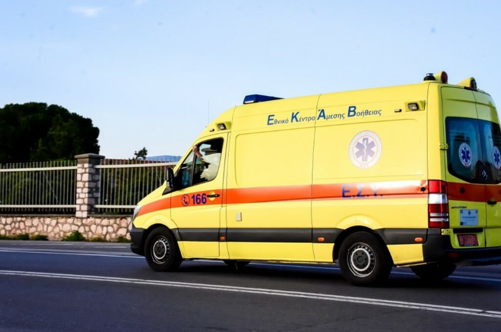 Βόλος: Νεκρός 90χρονος σε τροχαίο - Ήταν συνοδηγός του ΙΧ που οδηγούσε η 80χρονη σύζυγός του και έπεσε σε τοιχίο