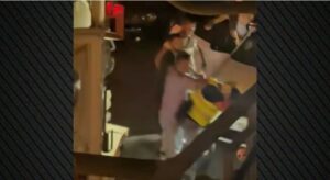 Κυψέλη: Παρουσιάστηκε αυτοβούλως ο 34χρονος που ξυλοκόπησε υπάλληλο καθαριότητας