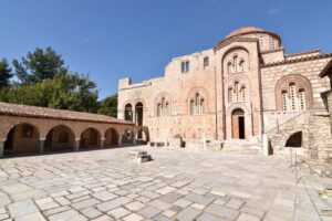 Το Υπουργείο Πολιτισμού ενισχύει την πυρασφάλεια στη Μονή Δαφνίου