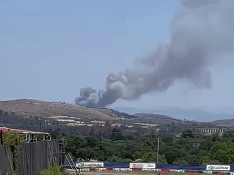 Μεγάλη φωτιά στο Άνω Σούλι Μαραθώνα: Σηκώθηκαν 5 αεροσκάφη και 2 ελικόπτερα - Μήνυμα 112 προς τους κατοίκους