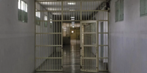 Συναγερμός στα Χανιά - Απέδρασε κρατούμενος από τις φυλακές της Αγυιάς