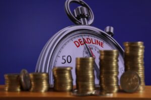 Αντίστροφη μέτρηση για τους πλειστηριασμούς: Στο στόχαστρο οι οφειλέτες του Δημοσίου