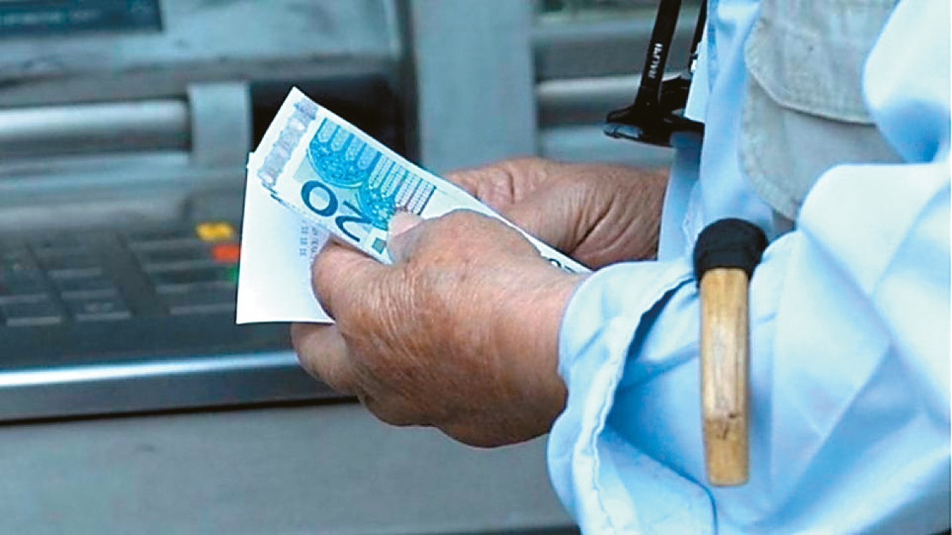 ΕΦΚΑ: Οδηγίες για την επιστροφή των υπερβάλλουσων εισφορών σε εργαζόμενους συνταξιούχους