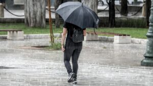 Καιρός: Ραγδαία μεταβολή με καταιγίδες, κεραυνούς και χαλάζι - Ποιες περιοχές επηρεάζονται