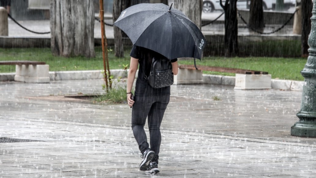 Καιρός: Ραγδαία μεταβολή με καταιγίδες, κεραυνούς και χαλάζι - Ποιες περιοχές επηρεάζονται