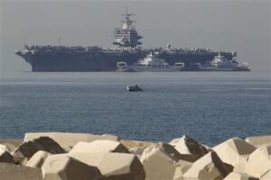 Αεροπλανοφόρα, αντιτορπιλικά και μαχητικά αεροσκάφη των ΗΠΑ αναπτύσσονται σε κομβικά σημεία, με στόχο την ενίσχυση της ισραηλινής αεράμυνας