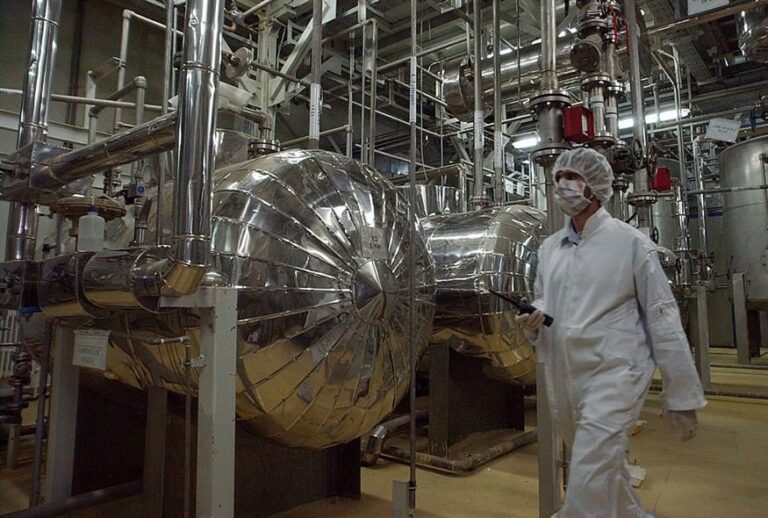 Σφοδρό ισραηλινό χτύπημα στο Ιράν: Επλήγη η πυρηνική εγκατάσταση του Ισφαχάν