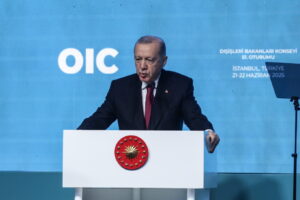 Ο Τούρκος πρόεδρος συναντήθηκε με τον Ιρανό υπουργό των Εξωτερικών Αμπάς Αραγτσί