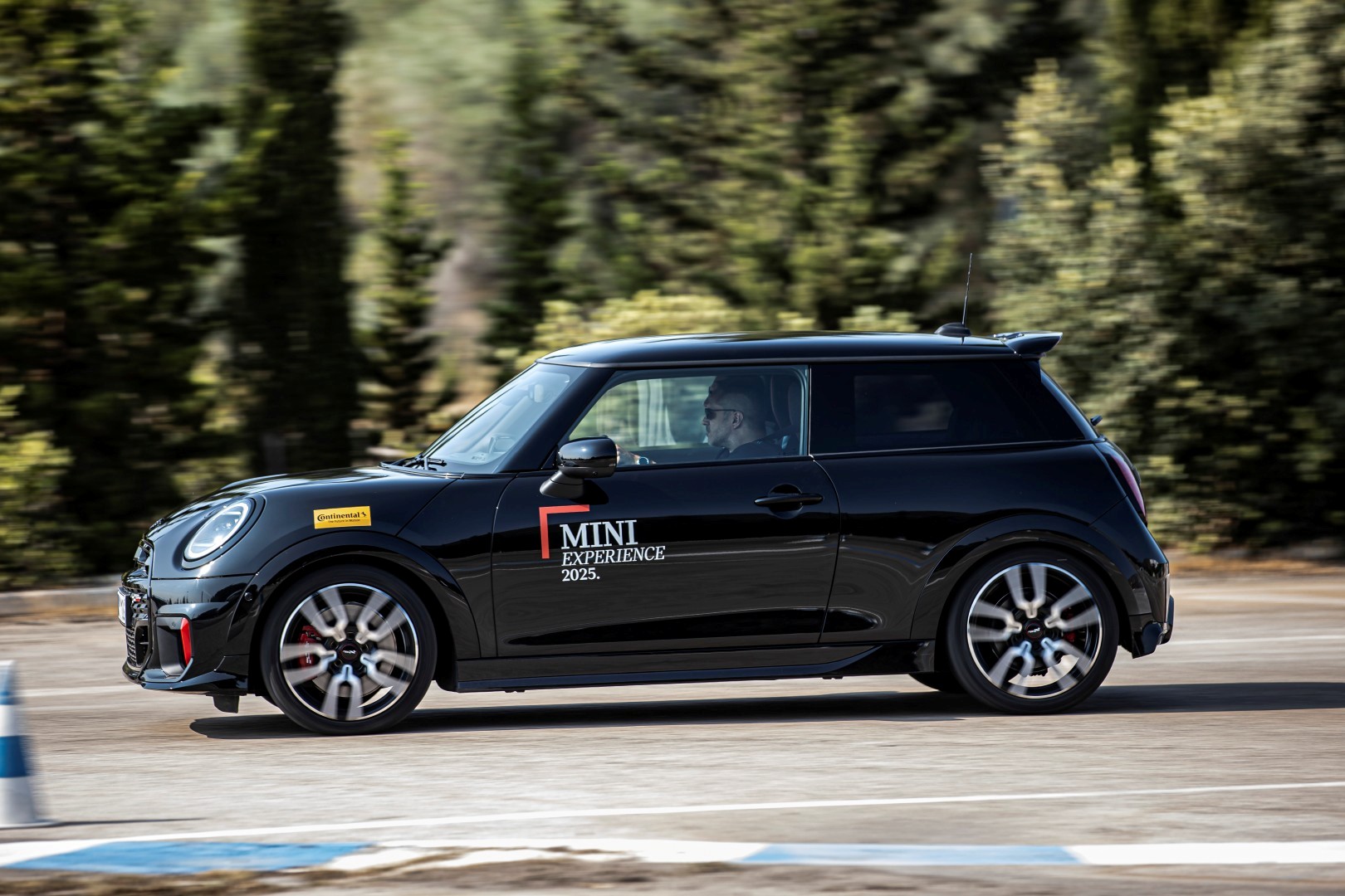 MINI Experience 2025: Οδηγώντας τα κορυφαία ΜΙΝΙ John Cooper Works
