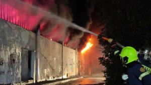 ΚΤΕΛ Κηφισού: Μεγάλες υλικές ζημιές από τη φωτιά που εκδηλώθηκε χθες σε αποθήκη