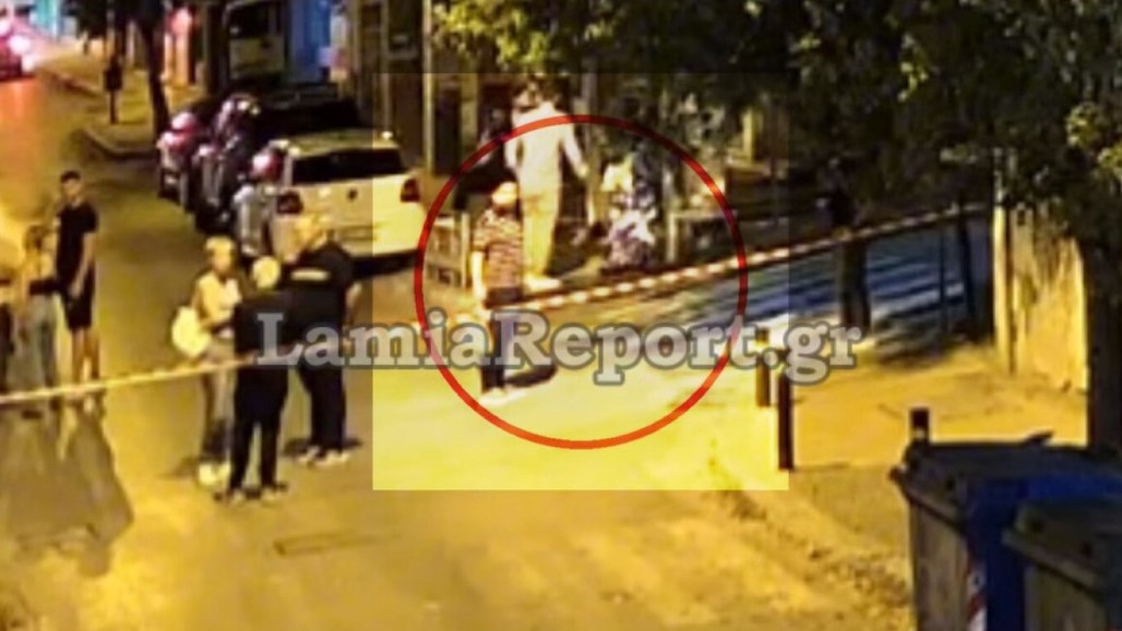 Λαμία: Ατάραχος ο δολοφόνος του επιχειρηματία - Βίντεο τον δείχνει να επιστρέφει στον τόπο του εγκλήματος με... κρέπες!
