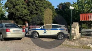 Έγκλημα στην Αμφιλοχία: Κατέρρευσε ο σύζυγος της 51χρονης – Είδε τη γυναίκα του και τον κουμπάρο νεκρούς έξω από το σπίτι