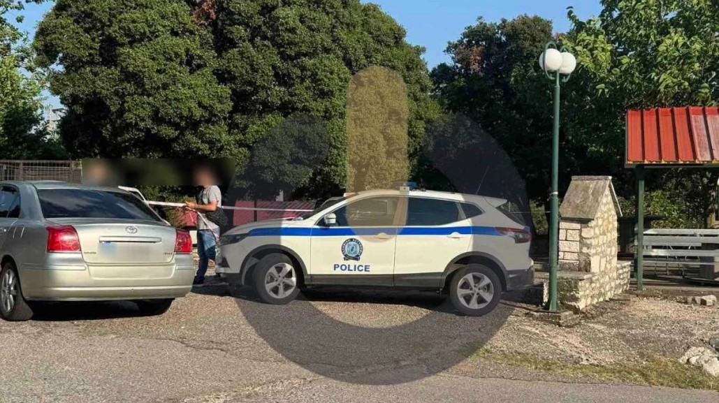 Έγκλημα στην Αμφιλοχία: Κατέρρευσε ο σύζυγος της 51χρονης – Είδε τη γυναίκα του και τον κουμπάρο νεκρούς έξω από το σπίτι