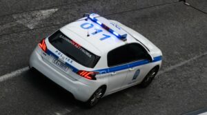 Άγρια επίθεση στη Θεσσαλονίκη: Τον μαχαίρωσαν, τον ξυλοκόπησαν και έβαλαν τον σκύλο να τον δαγκώσει – Καταδικάστηκαν 2 νεαροί