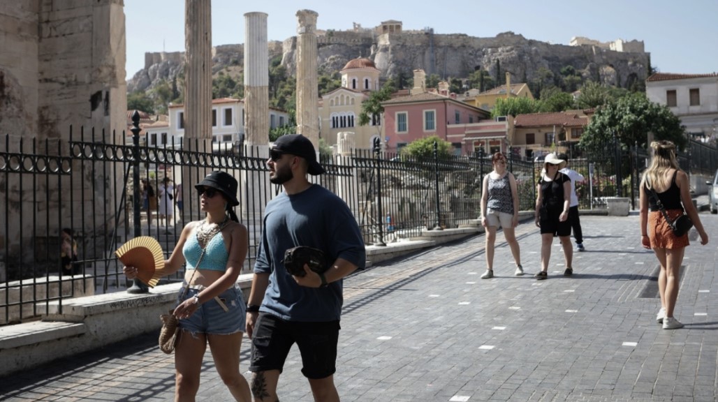 Καιρός: Κορυφώνεται το κύμα κάυσωνα - «Τροπική νύχτα» σε 8 περιοχές