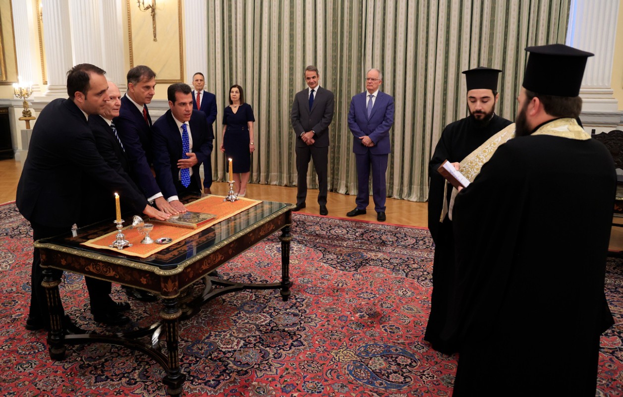 Ορκίστηκαν ο νέος υπουργός Μετανάστευσης, Θάνος Πλεύρης και τρεις υφυπουργοί