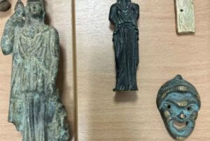 Κυκλώματα αρχαιοκαπηλίας: Ελεύθεροι με όρους οι 39 συλληφθέντες - 50.000 ευρώ εγγύηση οι δύο «αρχηγοί»