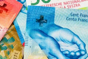 Δάνεια σε ελβετικό φράγκο: Η λύση και η τράπεζα που θα πληγεί πρώτη από τη ρύθμιση