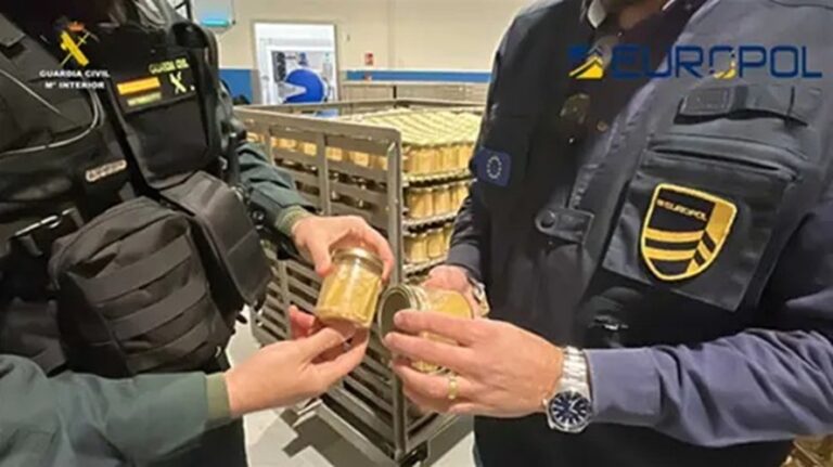 Παραποιημένα τρόφιμα και ποτά «ροκανίζουν» την αγορά – Άνω των €49 εκατ. οι ετήσιες απώλειες