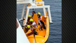 Φλόριντα: Πατέρας πήδηξε από κρουαζιερόπλοιο της Disney για να σώσει την κόρη του που είχε πέσει στη θάλασσα