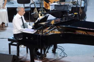 Ηρώδειο: Ο Μίνως Μάτσας ενώνει φάντο, ρεμπέτικο και μπλουζ σε μια βραδιά