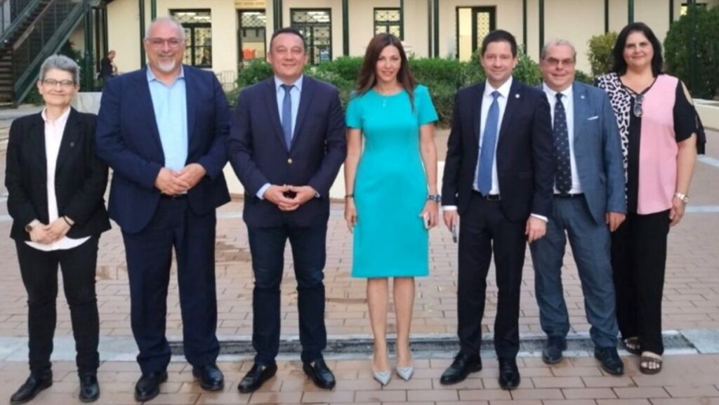 Επίσκεψη Ζαχαράκη στο ΕΚΠΑ - Στους φοιτητές επιστρέφουν οι πρώην κατειλημμένοι χώροι