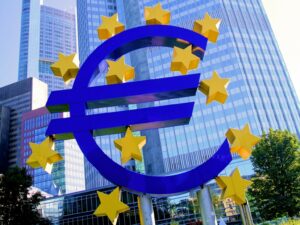 Πρακτικά ΕΚΤ: Το «δυνατό» ευρώ προκαλεί προβληματισμό – Στο στόχαστρο οι εξαγωγές