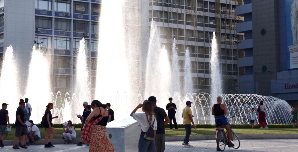 Καιρός: Ο θερμικός θόλος στρέφεται προς τη χώρα μας - Έρχεται «καυτό» τετραήμερο με 43άρια