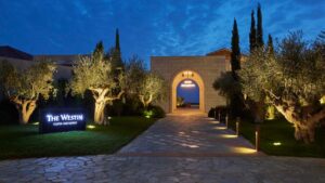 «Οι άλλοι βγάζουνε, εμείς βάζουμε»: Οι γκρίνιες μεταξύ κεντρικών προσώπων στη μεγάλη επιχειρηματική οικογένεια των Κωνσταντακόπουλων, σχετικά με την ανάγκη συνεχούς χρηματοδότησης του μεγάλου ξενοδοχειακού και real estate project, με μακροχρόνιες αποδόσεις και δέσμευση κεφαλαίων!