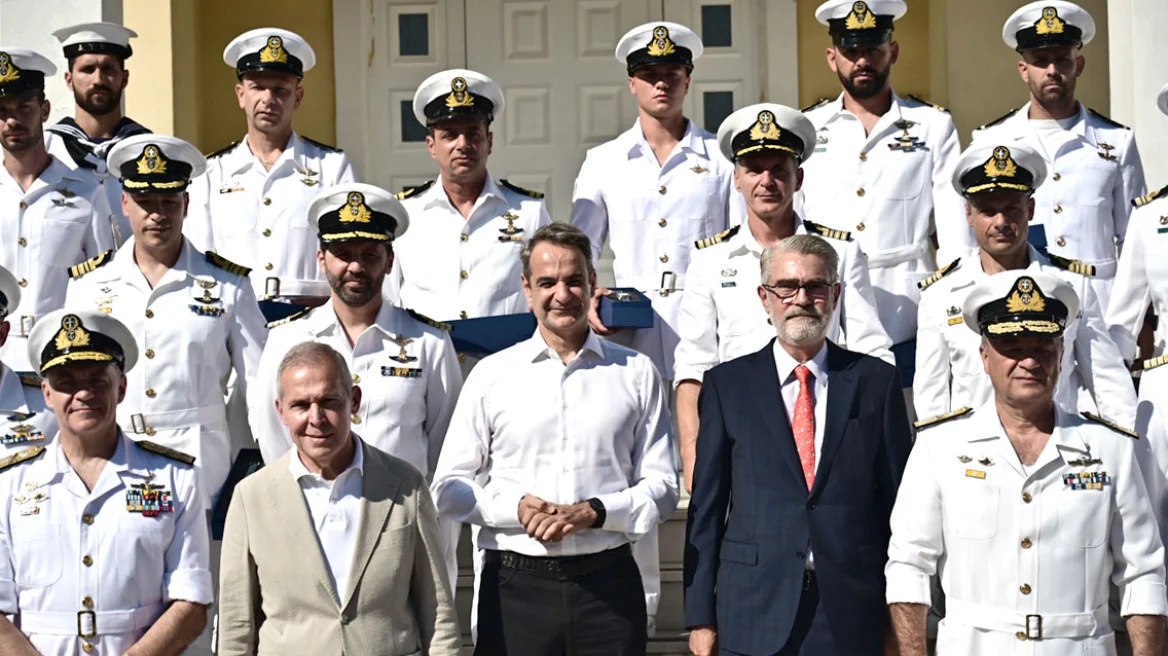 Ίδρυμα Λασκαρίδη: Καταδυτικά ρολόγια στα στελέχη της Διοίκησης Υποβρυχίων Καταστροφών - Κ. Μητσοτάκης: H κυβέρνηση στηρίζει τις Ένοπλες Δυνάμεις