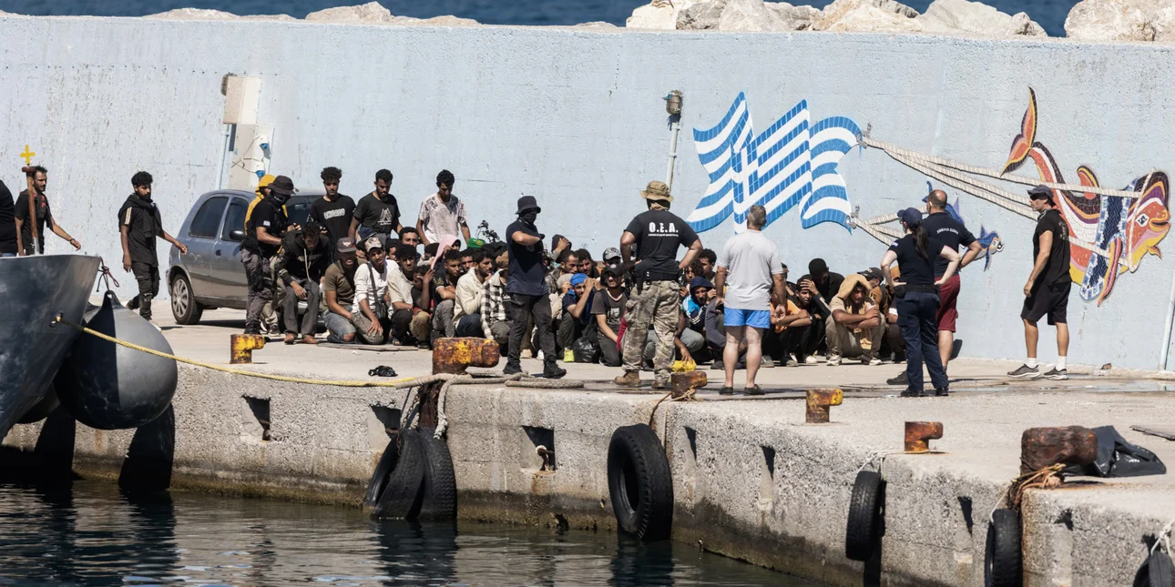 Αγανάκτηση σε Χανιά και Ρέθυμνο από την πλημμύρα παράνομων μεταναστών μέσα στην τουριστική σεζόν
