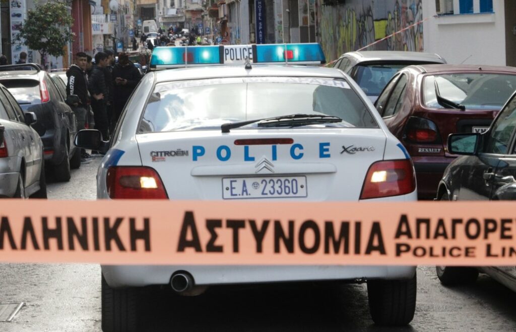 Γαλάτσι: Άνδρας ταμπουρώθηκε στο σπίτι του - Λέει ότι είναι οπλισμένος