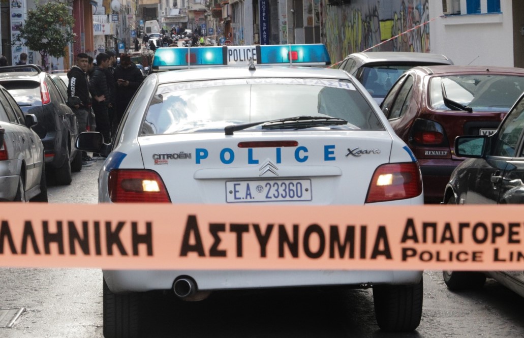 Γαλάτσι: Άνδρας ταμπουρώθηκε στο σπίτι του - Λέει ότι είναι οπλισμένος