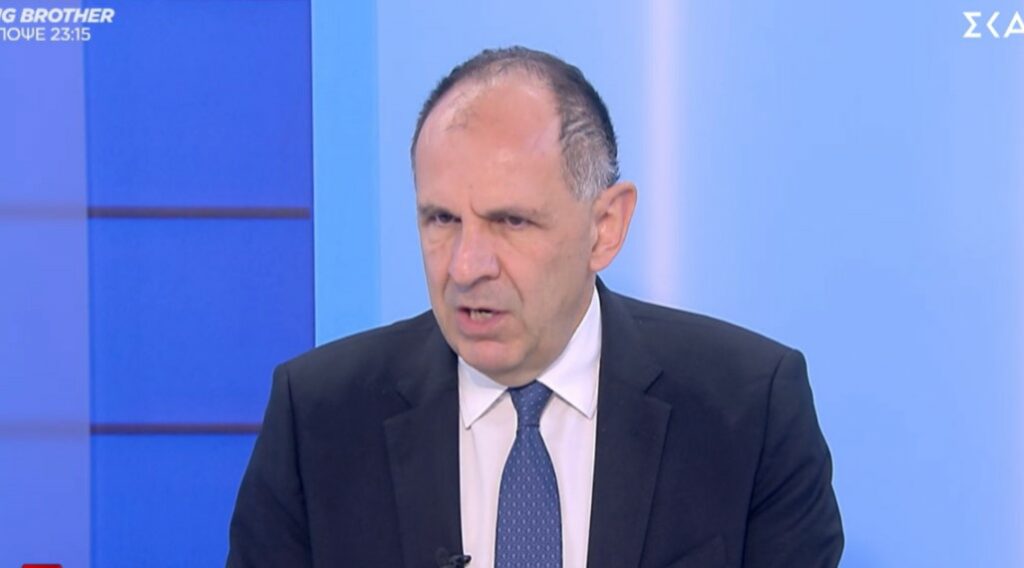 Γιώργος Γεραπετρίτης: «Αν συνεχιστούν οι γεμάτες με παράνομους μετανάστες βάρκες από τη Λιβύη, το πλαίσιο θα αυστηροποιηθεί»